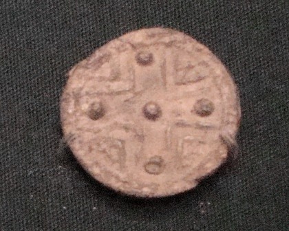 File:BM Disc Brooch - Mildenhall, Suffolk (1942,1008.11)-54-.jpg