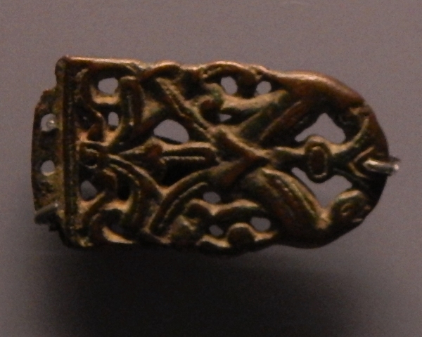 File:Ashmolean Strap-end - Ixworth, Suffolk (AN1909.446)-17-.jpg