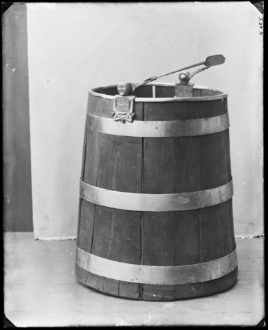 File:Bucket brass - Norway, Oseberg 157 'Budda Bucket' (Universitetsmuseene).jpg