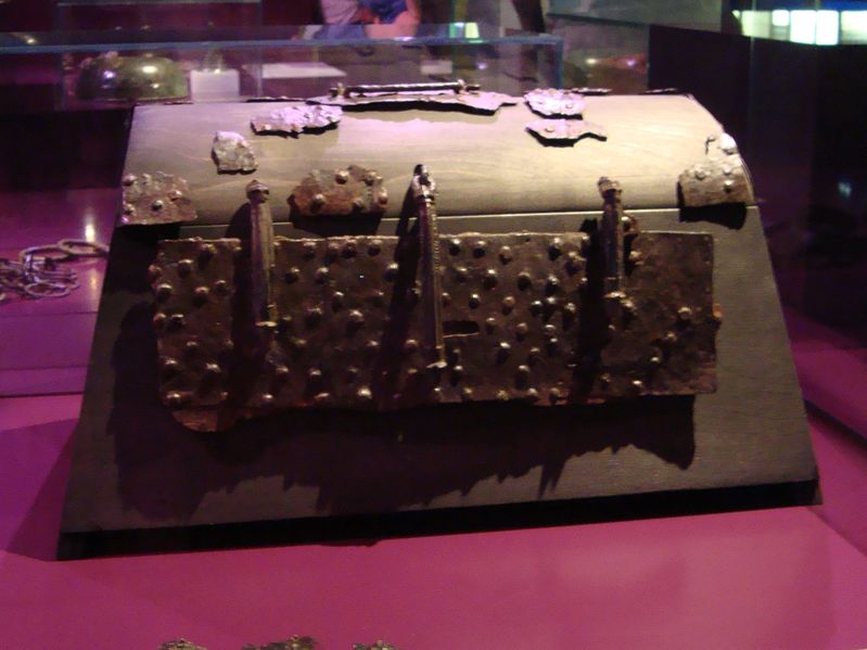 File:Hedeby Chest.JPG