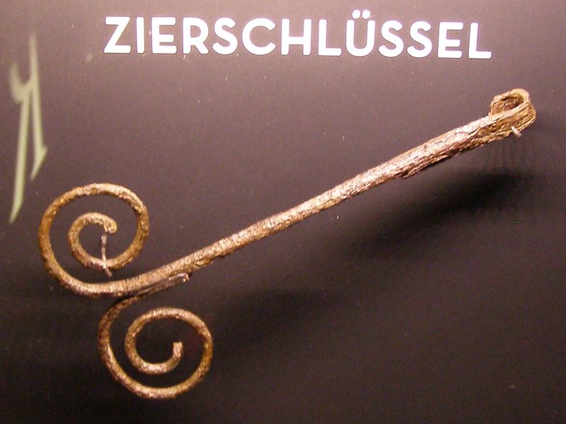 File:Hedeby Ornamental Key.JPG