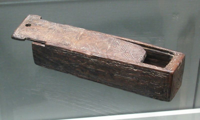 File:Box, Dublin NMI-E122.17155 (L8-21,DW6).JPG
