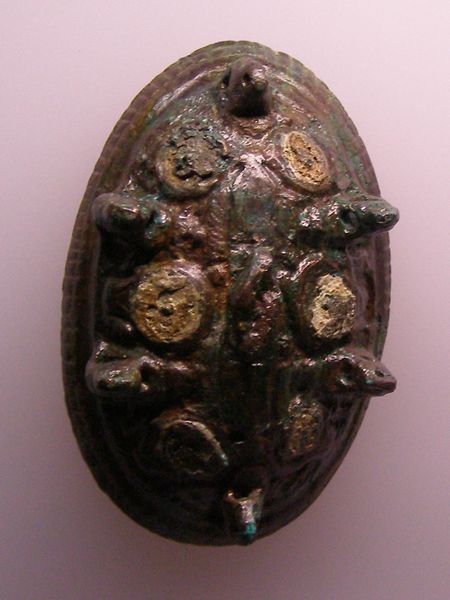 File:Hedeby Grave 77 Oval Brooch-2.JPG