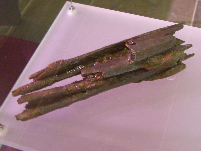 File:Hedeby Royal Burial Arrows.JPG