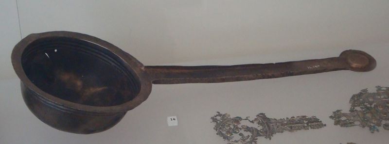 File:NMS Ballinaby copper-alloy pan.JPG
